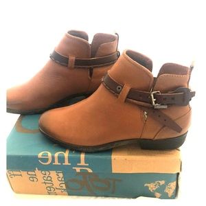 NEW OTBT Low Rider Bootie 8M  Butterscotch